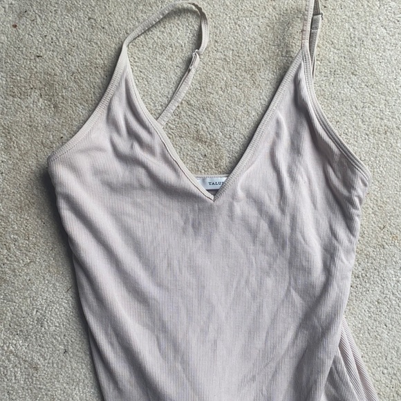 Aritzia talula body suit colour light taupe - Picture 2 of 3